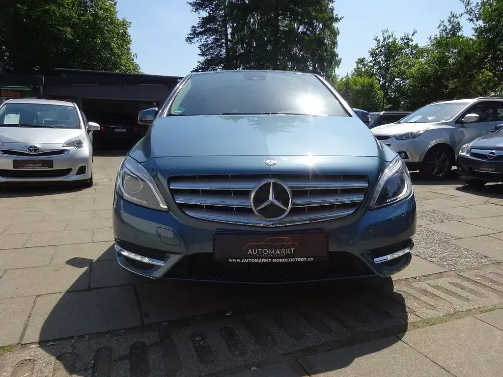 Gebraucht Mercedes B200 156 PS (114 kW) 2012 Blau Kleinwagen
