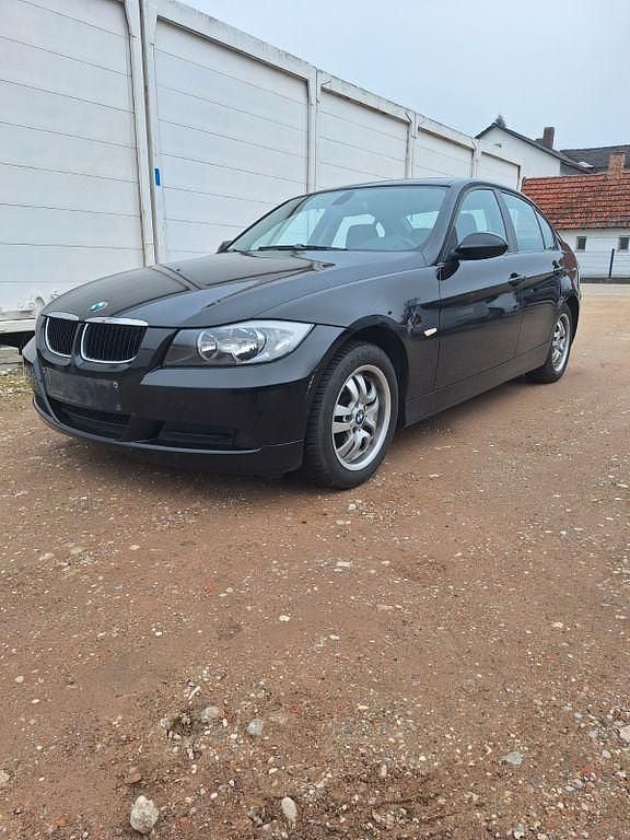 Gebraucht BMW 318 129 PS (94 kW) 2007 Schwarz Limousine