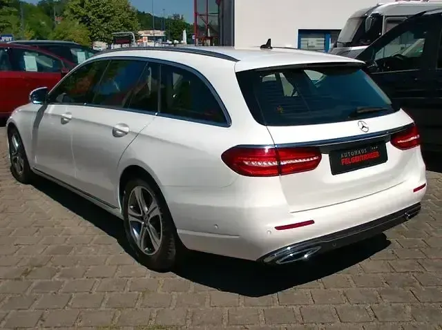 Gebraucht Mercedes E220 Avantgarde 194 PS (142 kW) 2019 Andere Limousine