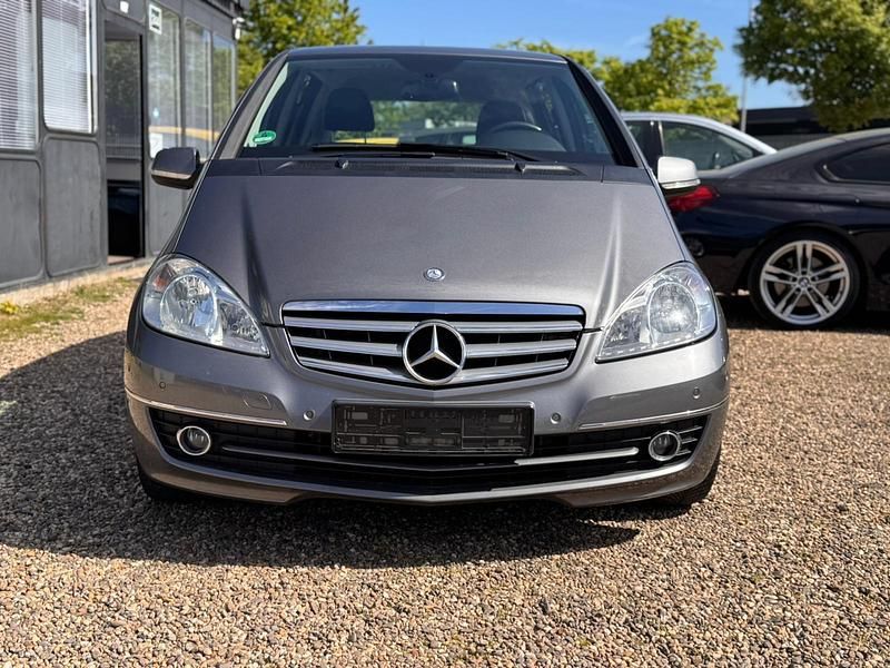 Gebraucht Mercedes A160 Elegance 95 PS (69 kW) 2011 Grau Limousine