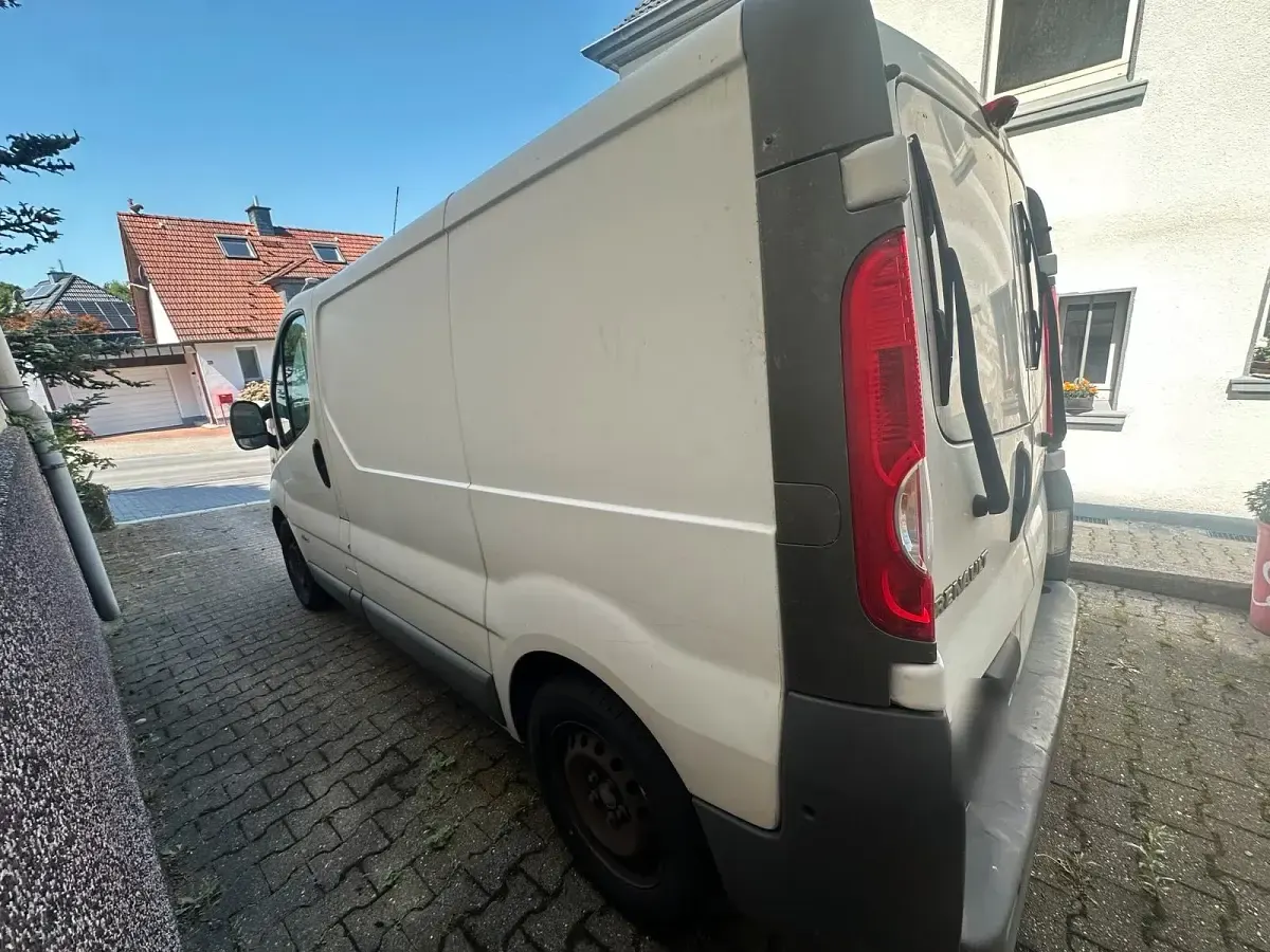 Gebraucht Renault Trafic 120 PS (88 kW) 2012 Weiß Van / Kleinbus