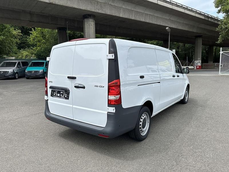 Gebraucht Mercedes Vito 163 PS (119 kW) 2021 Arktikweiss Van