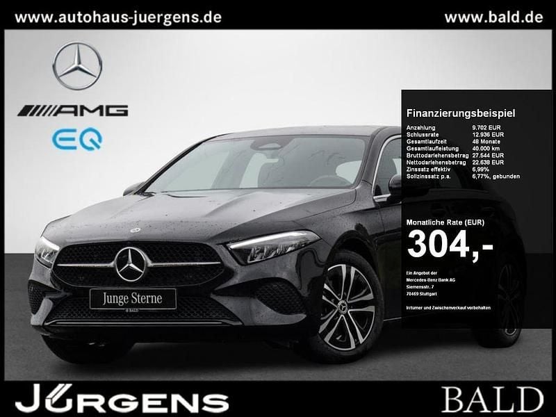 Metalliclack kosmosschwarz Gebraucht 2025 Mercedes A200 Progressive Limousine | 31.330 € (Fairer Preis) - Bild 1/4