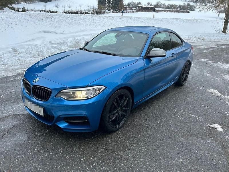 Blau Gebraucht 2016 BMW M240 M Sport Coupé | 28.600 € (Guter Preis) - Bild 1/4