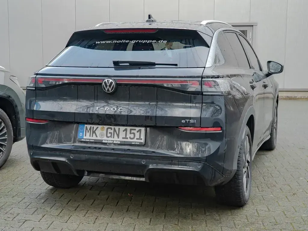 Second-hand VW T-Roc R-line 150 CP (110 kW) 2026 Negru SUV