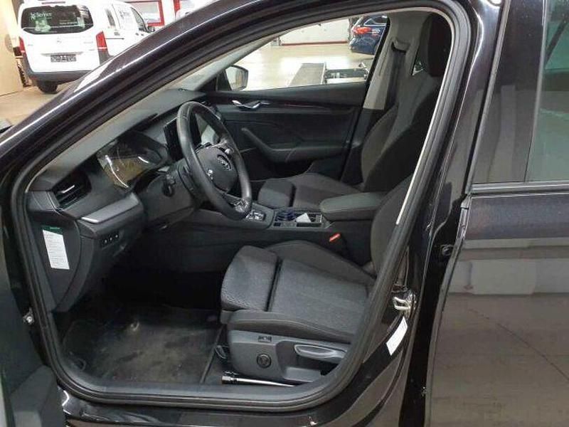 Gebraucht Skoda Octavia Clever 150 PS (110 kW) 2022 Blackmagic perleffekt Kombi