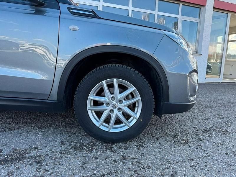 Gebraucht Suzuki Vitara Comfort 102 PS (75 kW) 2022 Grau SUV