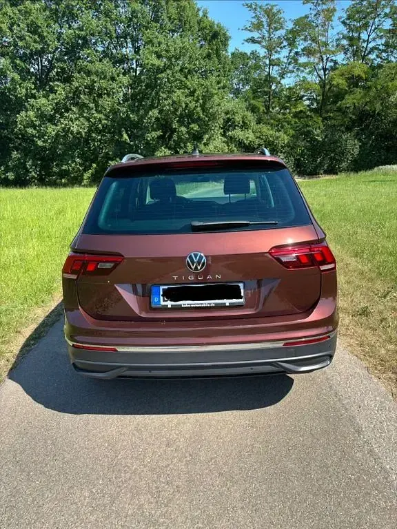 Gebraucht VW Tiguan Life 150 PS (110 kW) 2023 Braun SUV