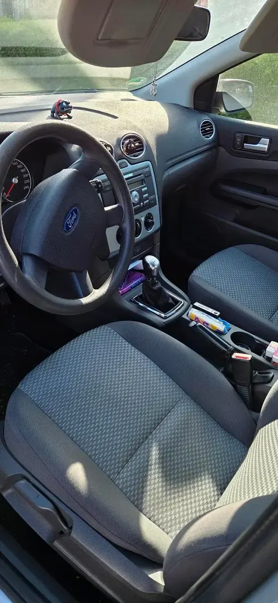 Używany Ford Focus 101 KM (74 kW) 2005 Srebrny Sedan/Limuzyna