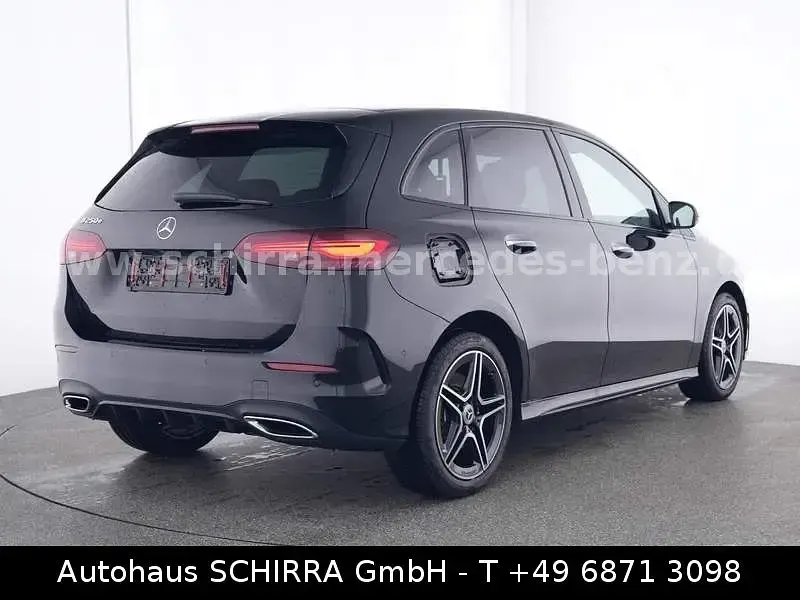 Gebraucht Mercedes B250 AMG line 163 PS (119 kW) 2023 Schwarz Kleinwagen