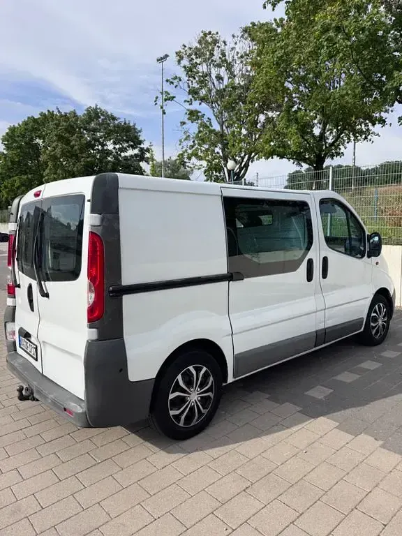 Gebraucht Opel Vivaro 90 PS (66 kW) 2009 Weiß Van / Kleinbus