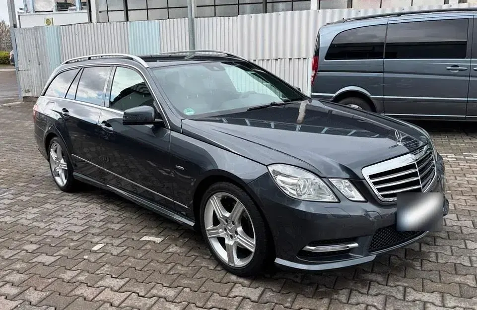 Gebraucht Mercedes E200 AMG line 158 PS (116 kW) 2011 Grau Kombi