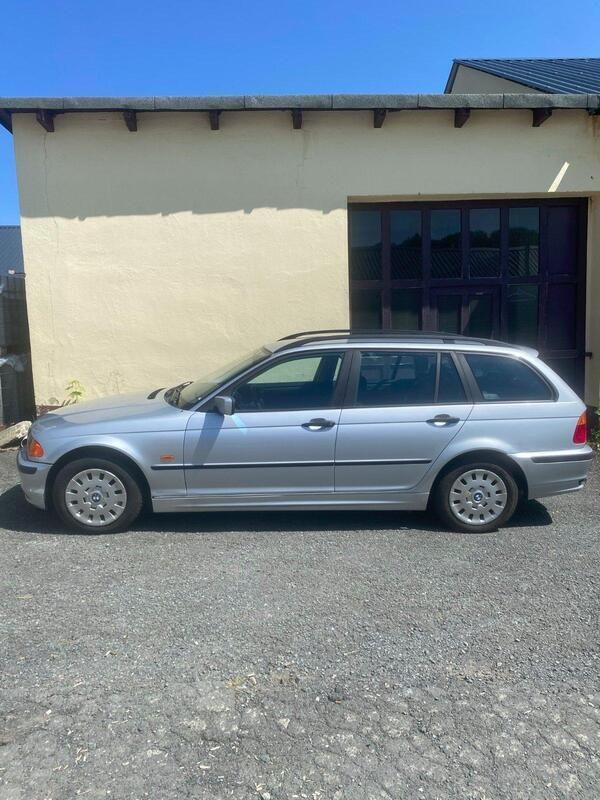 Silber Gebraucht 2001 BMW 320 Kombi | 1.399 € (Guter Preis) - Bild 1/4