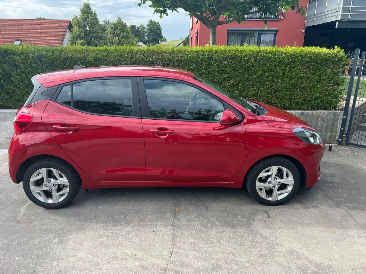 Gebraucht Hyundai i10 GO! 67 PS (49 kW) 2023 Rot Kleinwagen