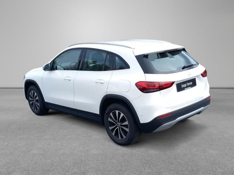 Gebraucht Mercedes GLA180 136 PS (100 kW) 2020 Unilack polarweiß SUV