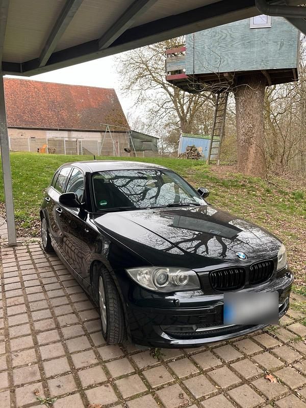 Second-hand BMW 116 122 CP (89 kW) 2010 Negru Hatchback