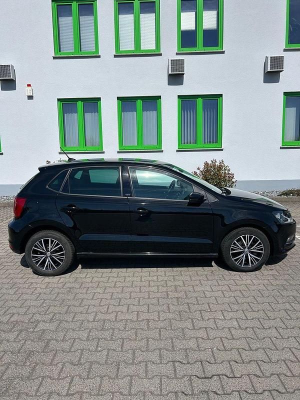 Gebraucht VW Polo Allstar 90 PS (66 kW) 2016 Schwarz Kleinwagen