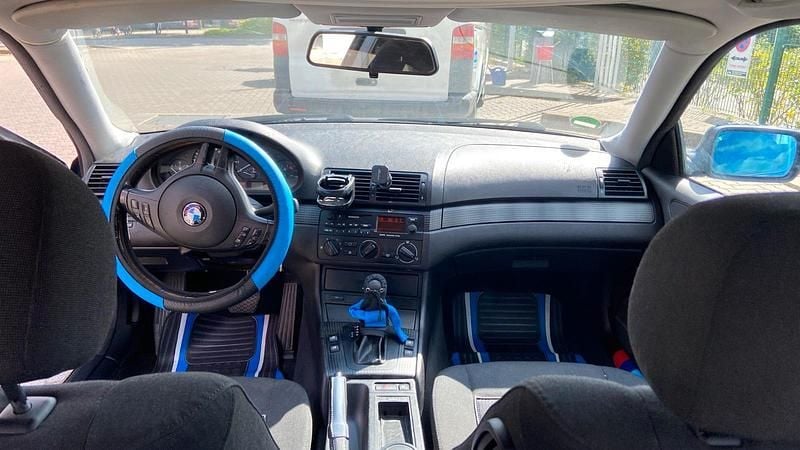 Blau Gebraucht 2004 BMW 318 Coupé | 3.000 € (Fairer Preis) - Bild 1/4