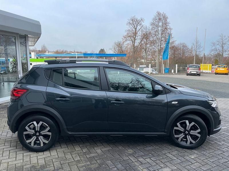 Gebraucht Dacia Sandero Stepway 91 PS (66 kW) 2021 Grau SUV