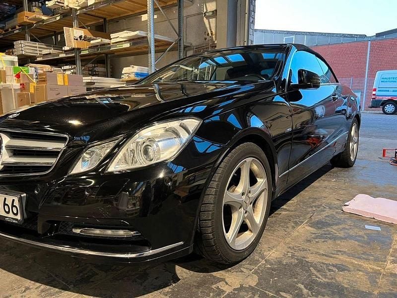Schwarz Gebraucht 2012 Mercedes E220 Elegance Cabrio | 13.499 € (Fairer Preis) - Bild 1/2