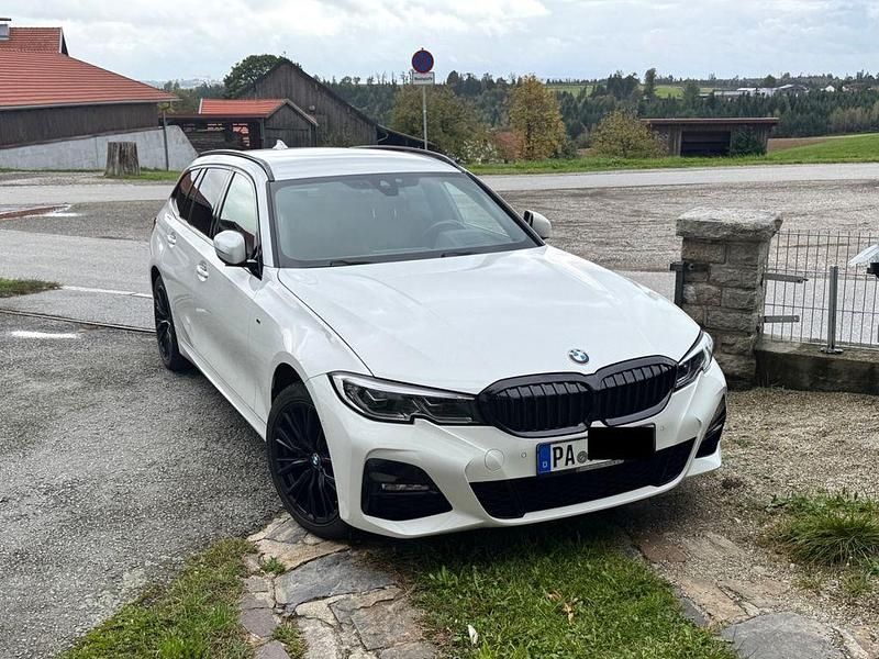 Gebraucht BMW 320e M Sport 204 PS (150 kW) 2021 Weiß Kombi