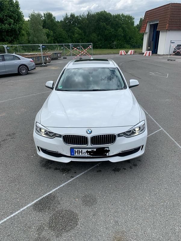 Weiß Gebraucht 2014 BMW 318 Luxury Line Kombi | 10.000 € (Fairer Preis) - Bild 1/4
