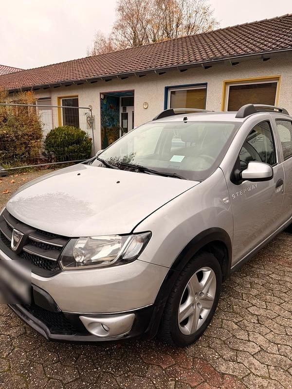 Grau Gebraucht 2015 Dacia Sandero Prestige SUV | 3.000 € (Superpreis) - Bild 1/4