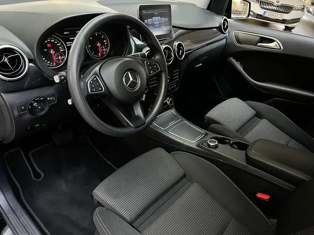 Gebraucht Mercedes B200 136 PS (100 kW) 2019 Schwarz Kleinwagen