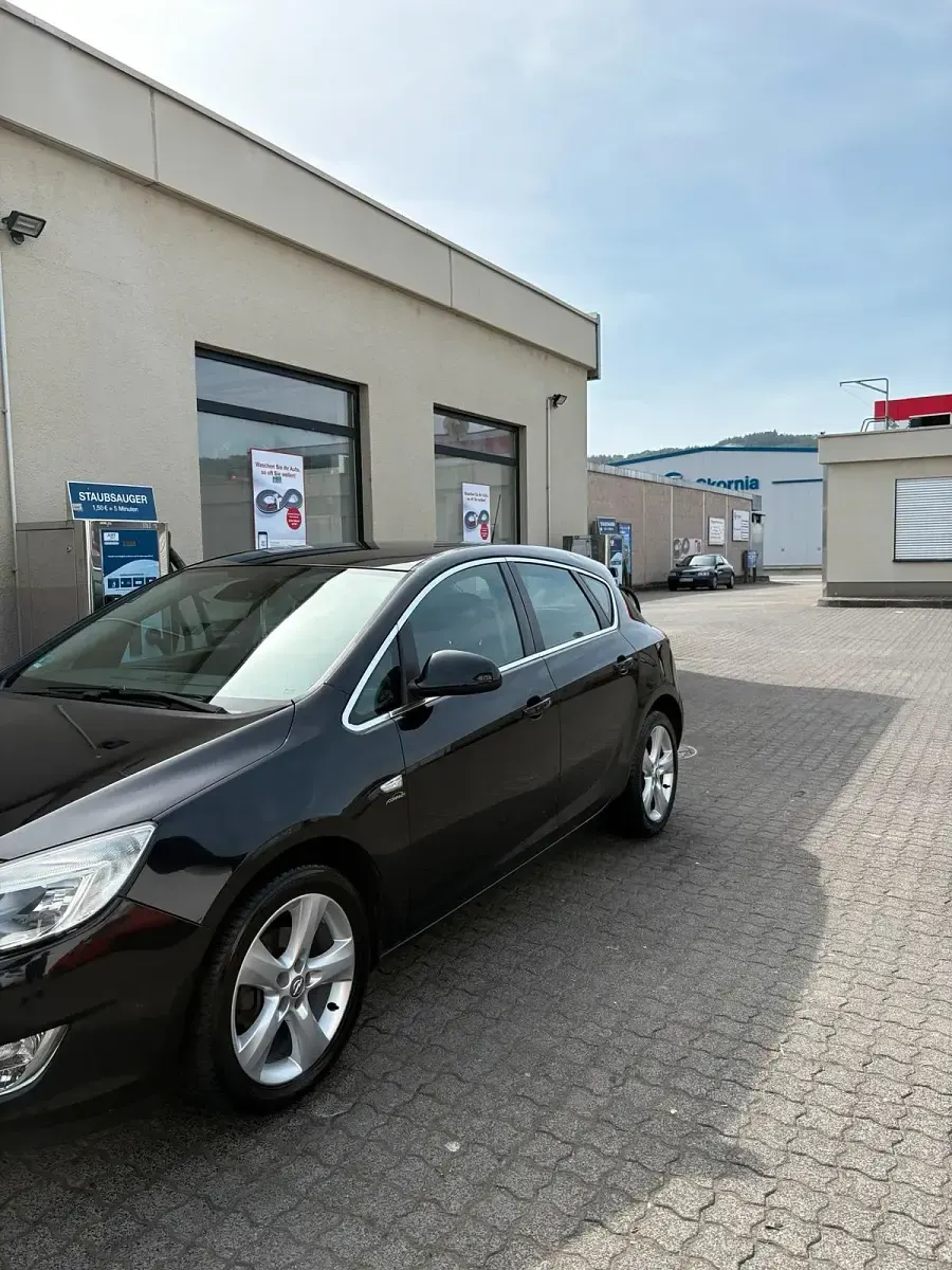 Gebraucht Opel Astra 116 PS (85 kW) 2010 Schwarz Kleinwagen