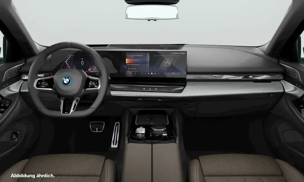 Gebraucht BMW 550e M Sport 489 PS (359 kW) 2025 Schwarz Kombi