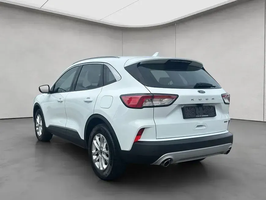Usado Ford Kuga Titanium 152 HP (111 kW) 2022 Branco SUV