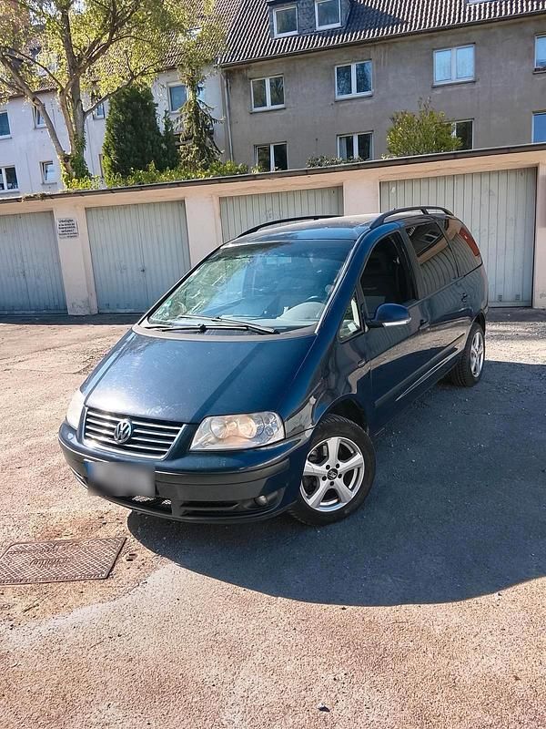 Second-hand VW Sharan 116 CP (85 kW) 2007 Albastru Monovolum
