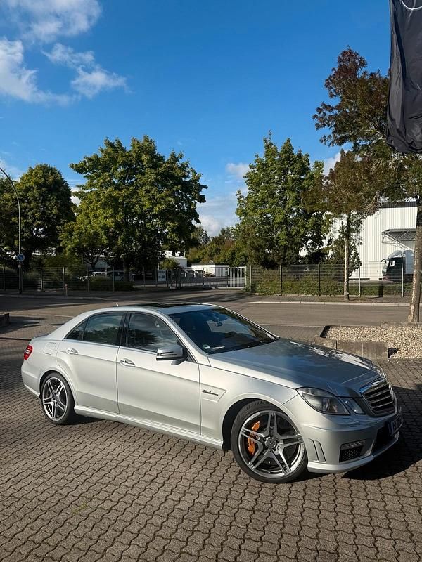 Silber Gebraucht 2009 Mercedes E63 AMG AMG Limousine | 19.999 € (Superpreis) - Bild 1/4