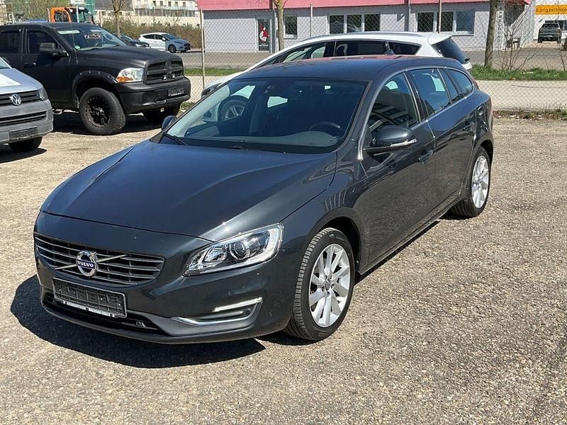 Gebraucht Volvo V60 Summum 152 PS (111 kW) 2017 Grau Kombi