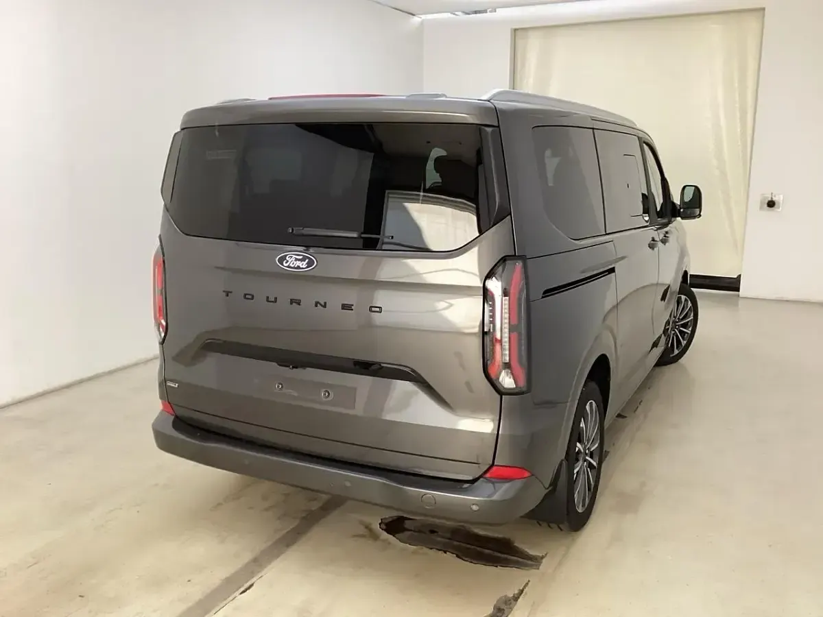 Gebraucht Ford Tourneo Custom Titanium X 233 PS (171 kW) 2026 Grau Van