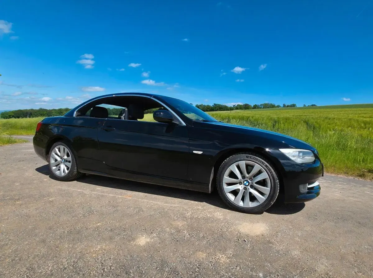 Gebraucht BMW 330 Cabriolet Sport Line 245 PS (180 kW) 2010 Schwarz Cabrio