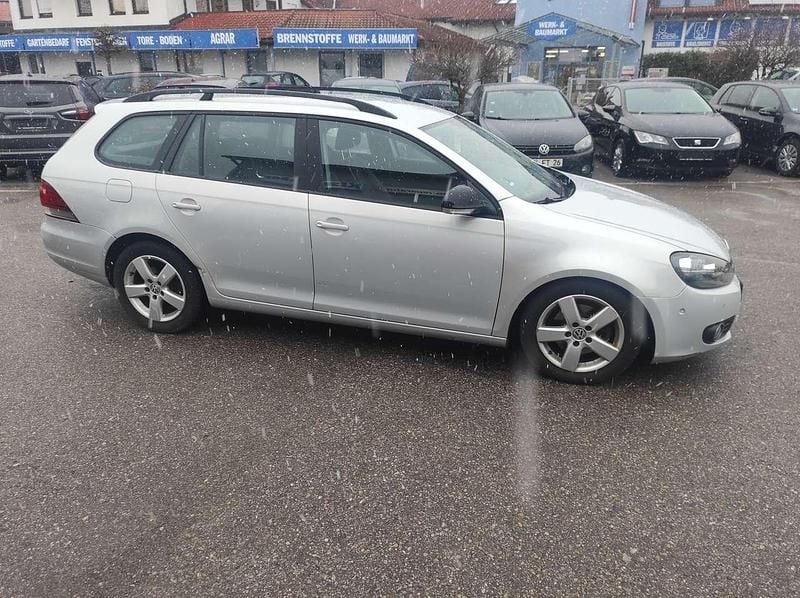 Gebraucht VW Golf VII Match 105 PS (77 kW) 2012 Frostsilber metallic Kombi