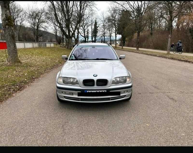 Silber Gebraucht 2002 BMW 330 Kombi | 2.900 € (Guter Preis) - Bild 1/4