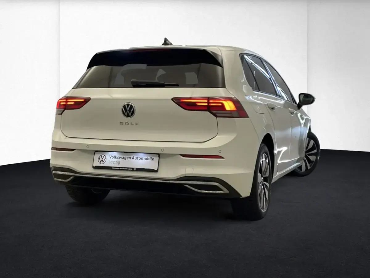 Gebraucht VW Golf VIII Move 150 PS (110 kW) 2024 Weiß Limousine