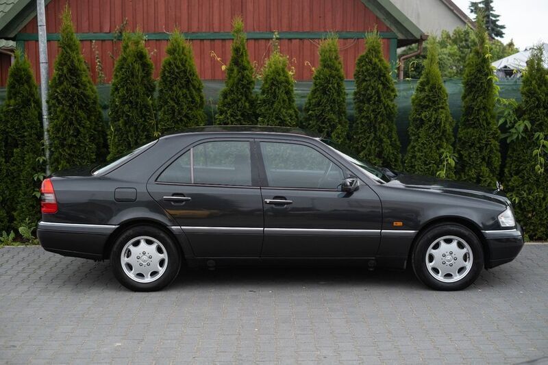 Gebraucht Mercedes C220 Classic 150 PS (110 kW) 1993 Schwarz Limousine