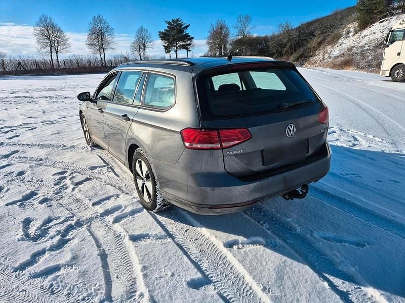 Gebraucht VW Passat 120 PS (88 kW) 2016 Grau Kombi