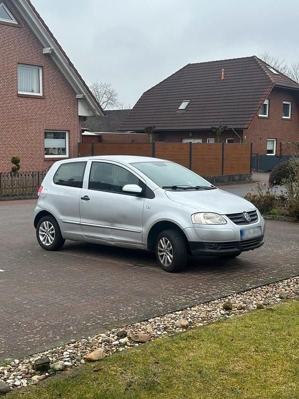 Gebraucht VW Fox 54 PS (39 kW) 2009 Grau Kleinwagen