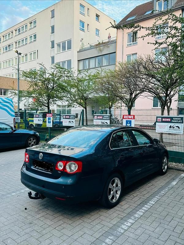 Usata VW Jetta 105 CV (77 kW) 2006 Blu Berlina