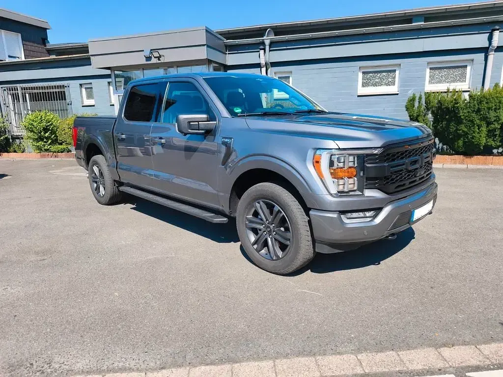 Gebraucht Ford V8 401 PS (294 kW) 2025 Grau SUV