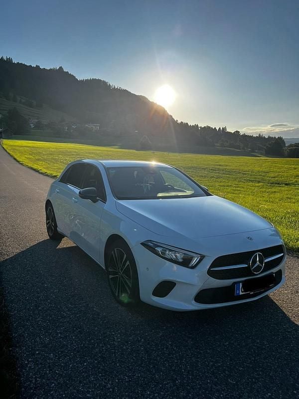 Weiß Gebraucht 2020 Mercedes A200 Limousine | 21.900 € (Guter Preis) - Bild 1/4
