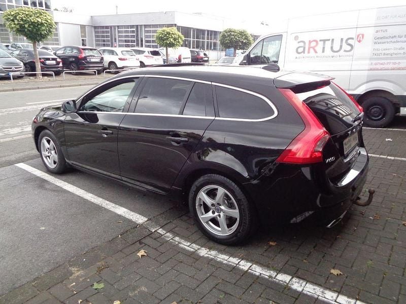 Gebraucht Volvo V60 Summum 190 PS (139 kW) 2017 Schwarz Kombi