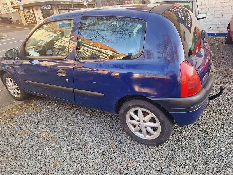 Second-hand Renault Clio II 98 CP (72 kW) 2000 Albastru Hatchback