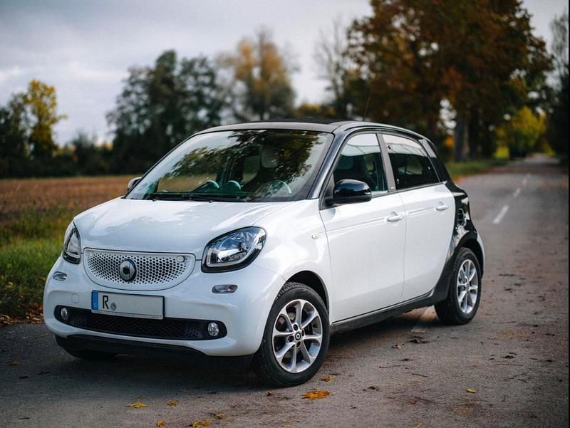 Weiß Gebraucht 2015 Smart ForFour Kleinwagen | 7.400 € (Fairer Preis) - Bild 1/4