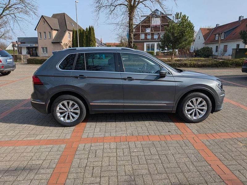Gebraucht VW Tiguan Highline 150 PS (110 kW) 2019 Grau SUV