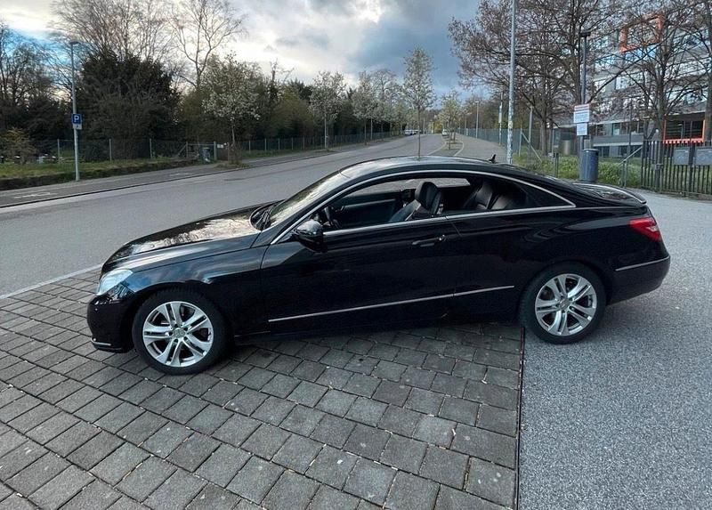 Gebraucht Mercedes 250 204 PS (150 kW) 2009 Schwarz Coupé